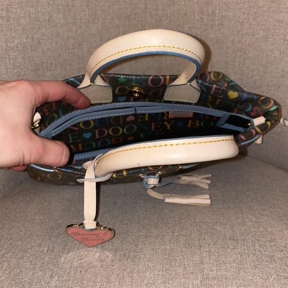 Gorgeous Dooney&Bourke handbag 🔥🔥 - Picture 6 of 11